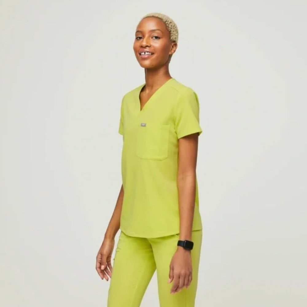 Catarina One-Pocket Scrub Top Citrine XS